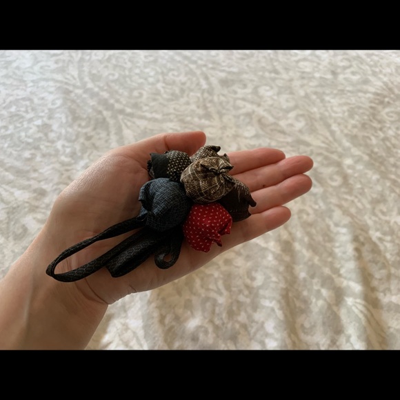 Handmade fabrics flowers brooch - Picture 6 of 12